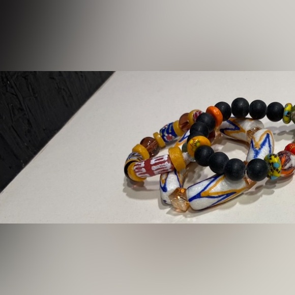 “GORGEOUS” Handcrafted Handpainted Stones Colorful Beaded Necklace & Earring Set - Picture 7 of 13